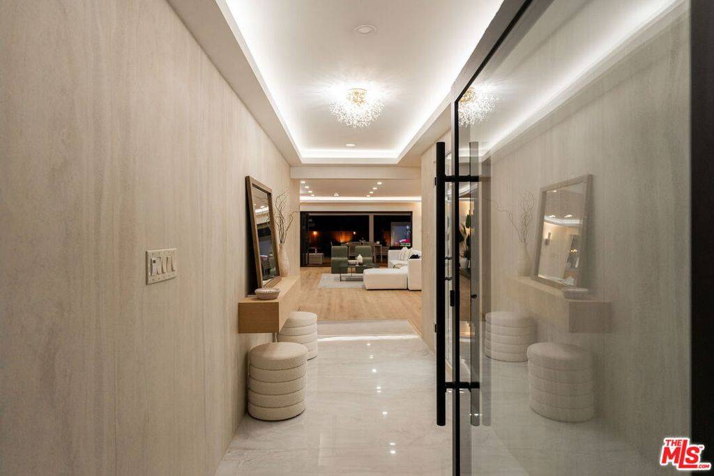 Los Angeles, CA 90056,5328 W 62nd ST