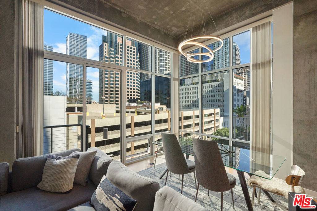 Los Angeles, CA 90015,645 W 9th ST #711