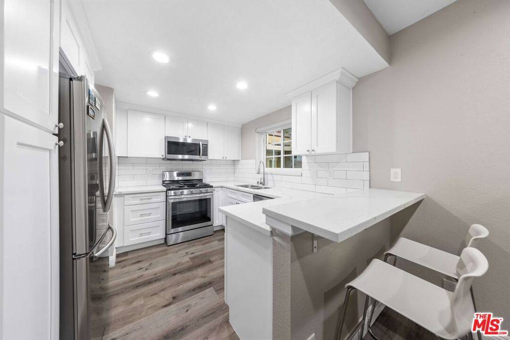 Sherman Oaks, CA 91423,4301 Fulton AVE #103