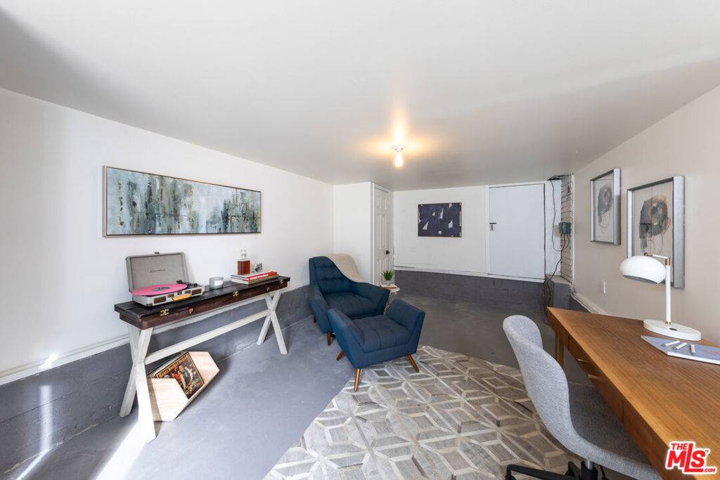 Los Angeles, CA 90039,3766 VALLEYBRINK RD