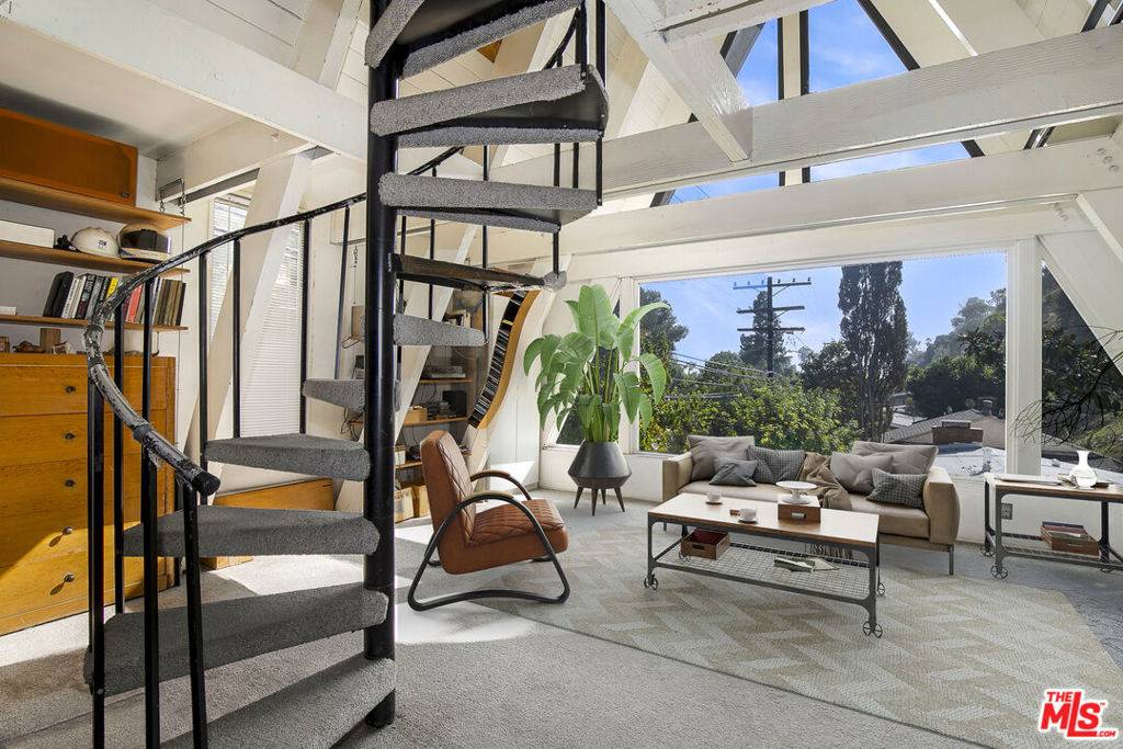 Los Angeles, CA 90046,1815 Laurel Canyon BLVD