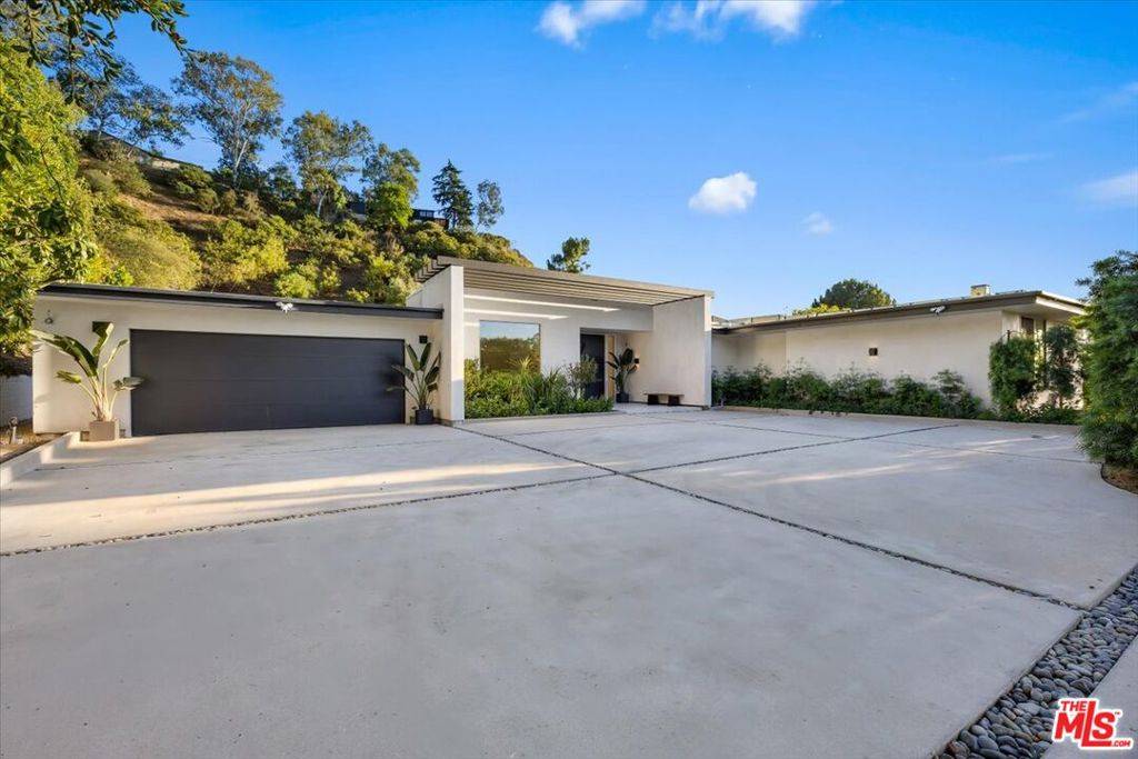 Beverly Hills, CA 90210,1836 Loma Vista DR