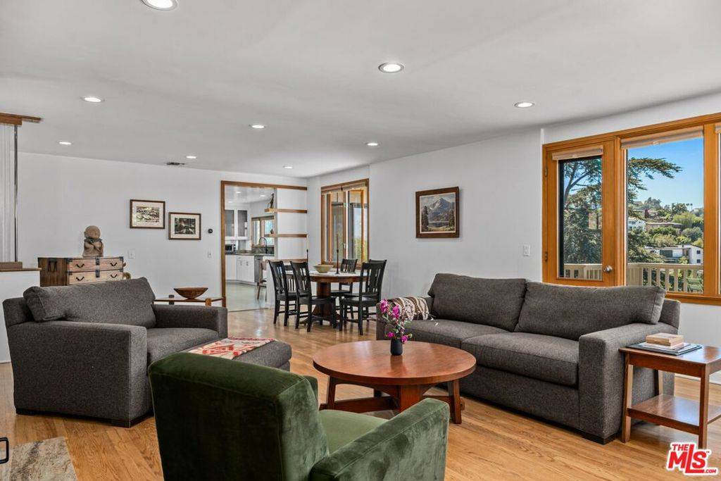 Sherman Oaks, CA 91423,13201 Cheltenham DR