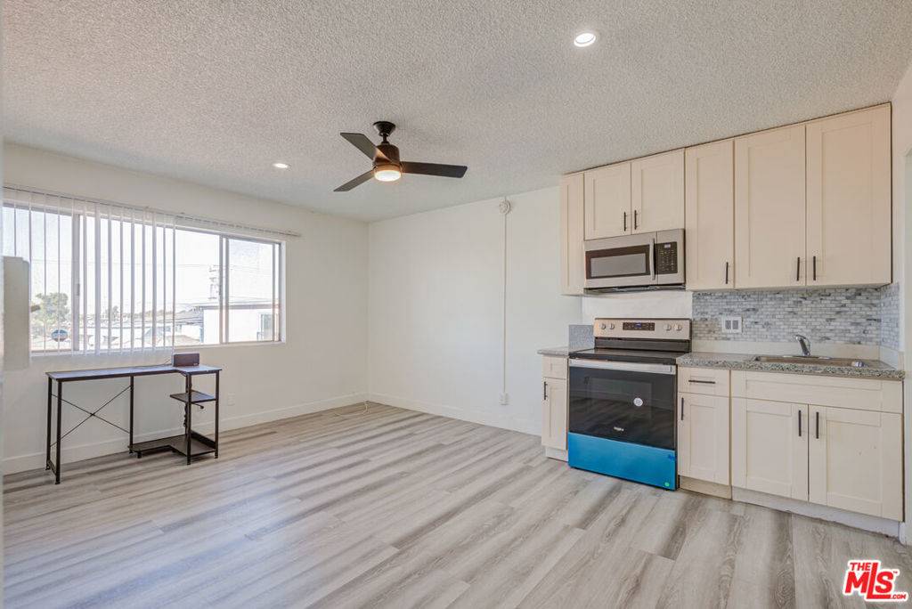 Inglewood, CA 90302,305 E Plymouth #A