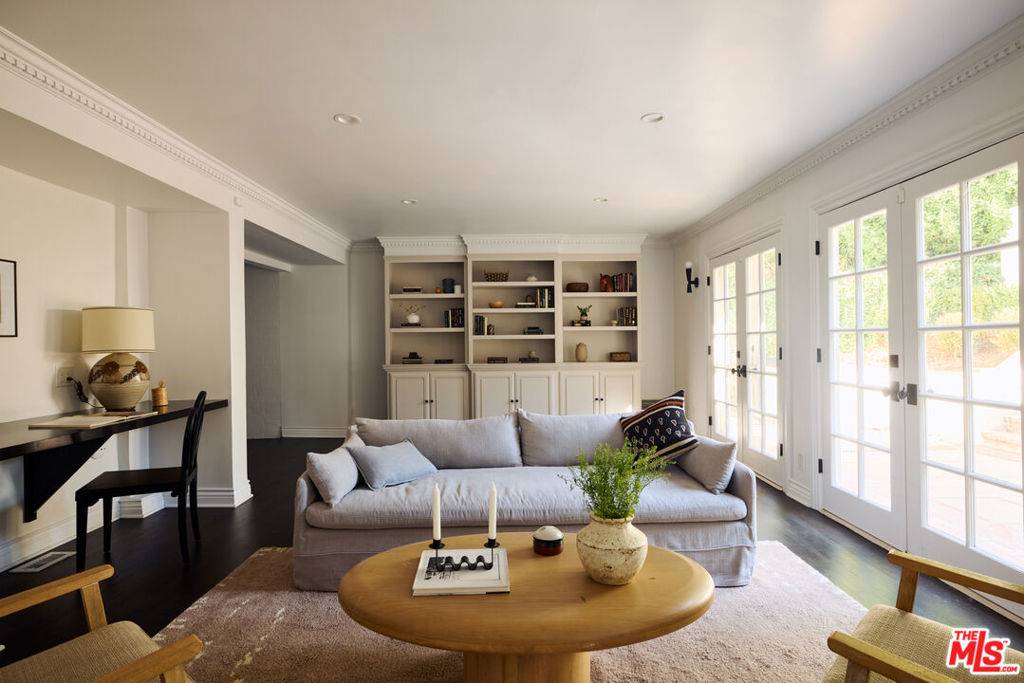 Los Angeles, CA 90068,5712 Spring Oak DR