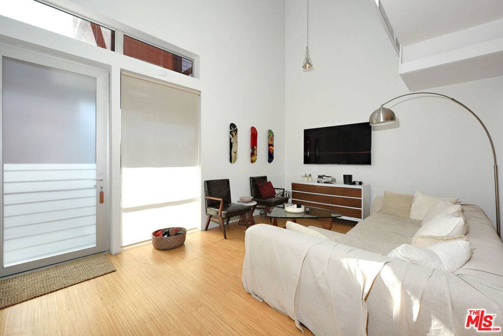 West Hollywood, CA 90046,1140 N FORMOSA AVE #7