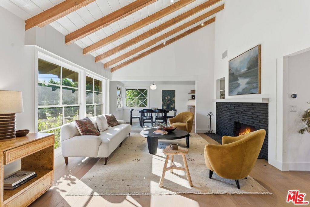 Van Nuys, CA 91405,7401 Costello AVE