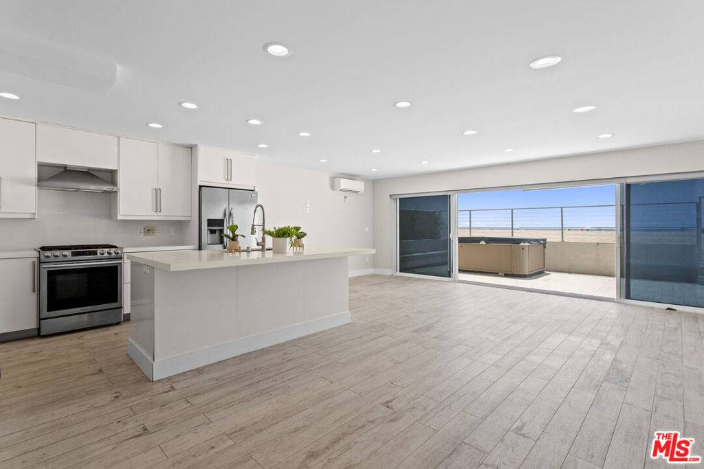 Playa Del Rey, CA 90293,6955 Trolleyway