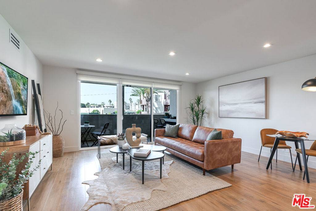 Los Angeles, CA 90025,12425 Texas AVE #8