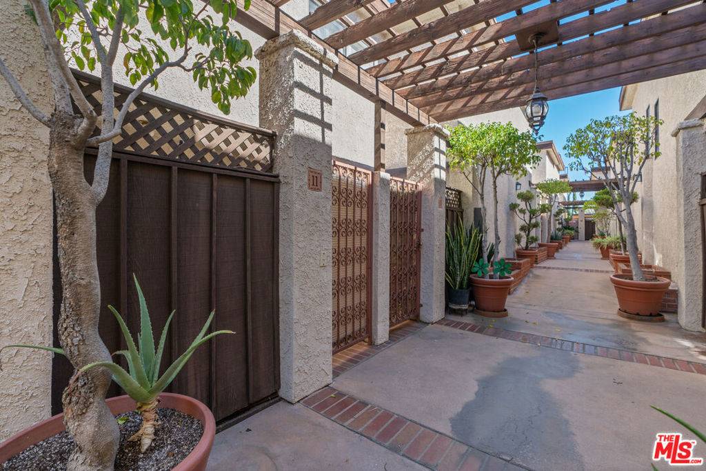 Panorama City, CA 91402,9210 Van Nuys BLVD #11