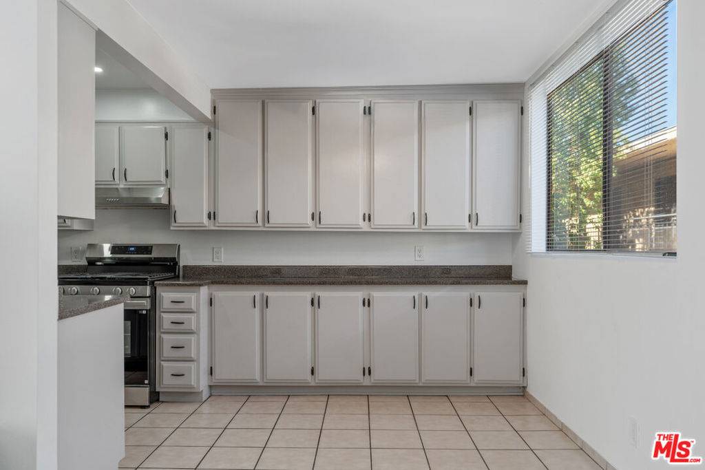 Panorama City, CA 91402,9210 Van Nuys BLVD #11