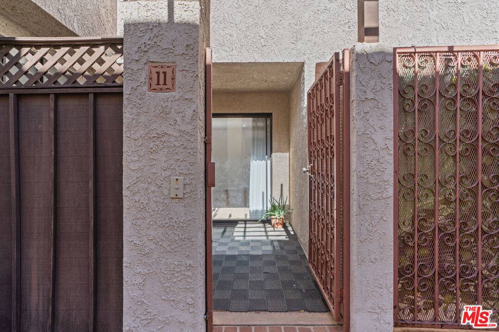 Panorama City, CA 91402,9210 Van Nuys BLVD #11