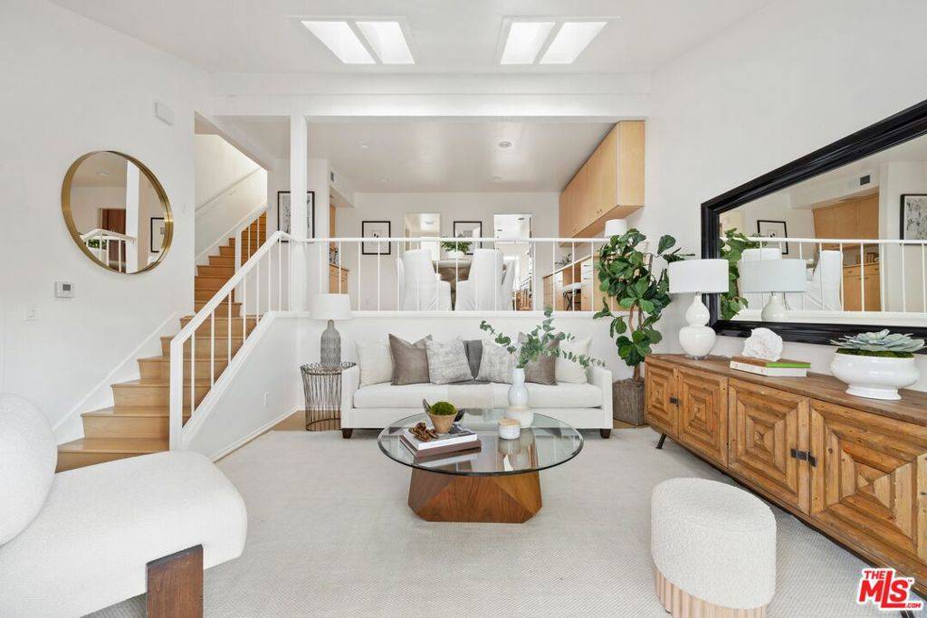 Marina Del Rey, CA 90292,13010 Maxella AVE #5