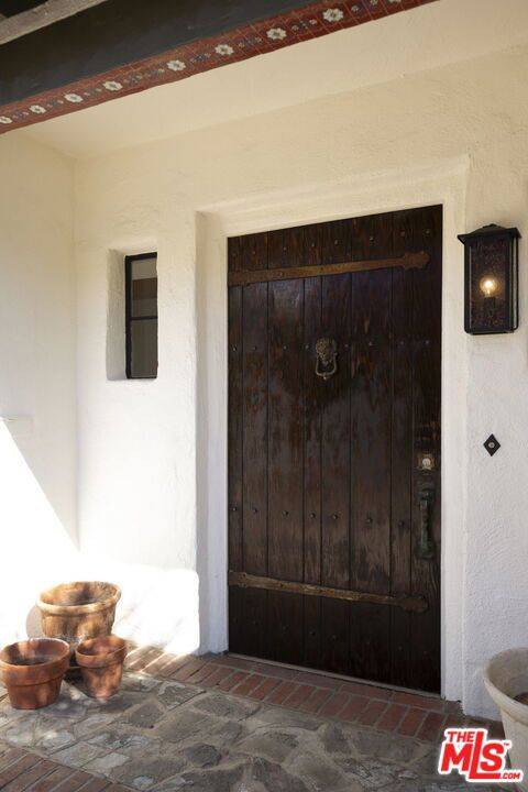 Los Angeles, CA 90039,2272 Moreno DR