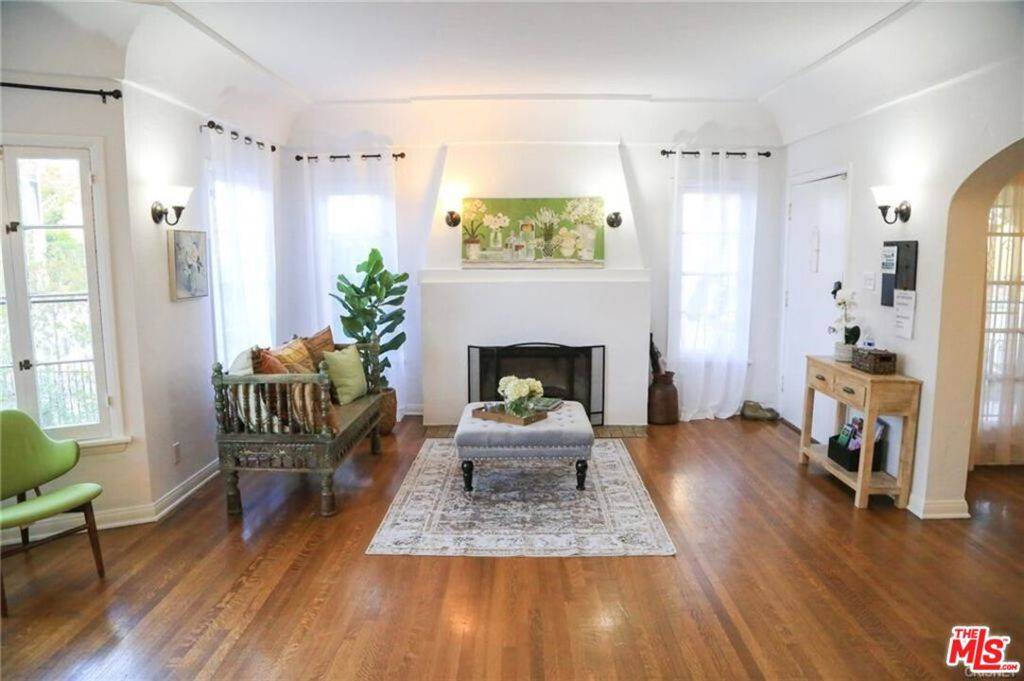 Los Angeles, CA 90048,601 S Sweetzer AVE