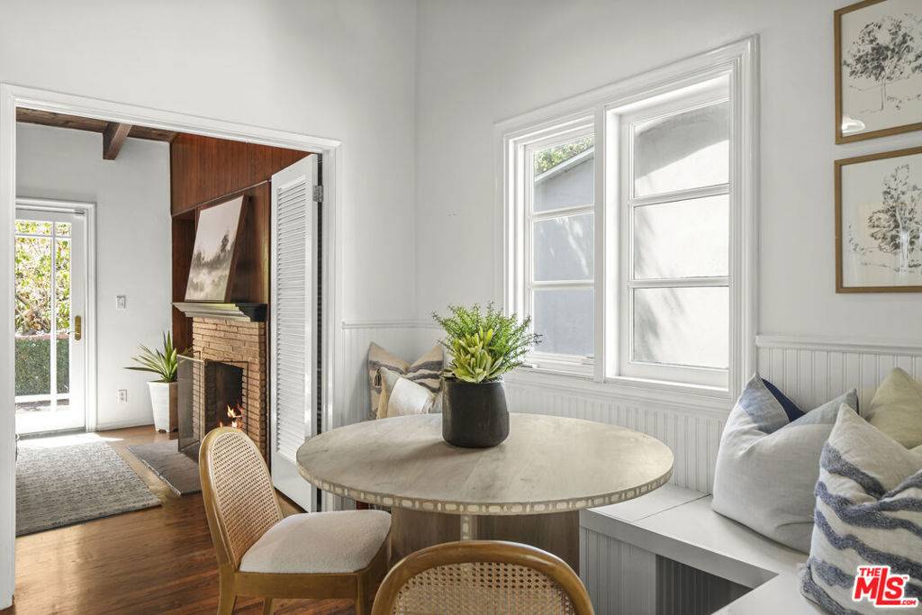 Los Angeles, CA 90077,1113 N Beverly Glen BLVD