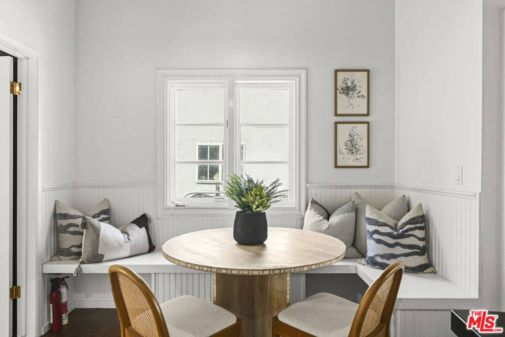 Los Angeles, CA 90077,1113 N Beverly Glen BLVD