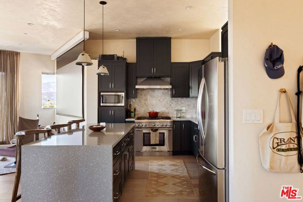 Los Angeles, CA 90065,3663 Kinney ST