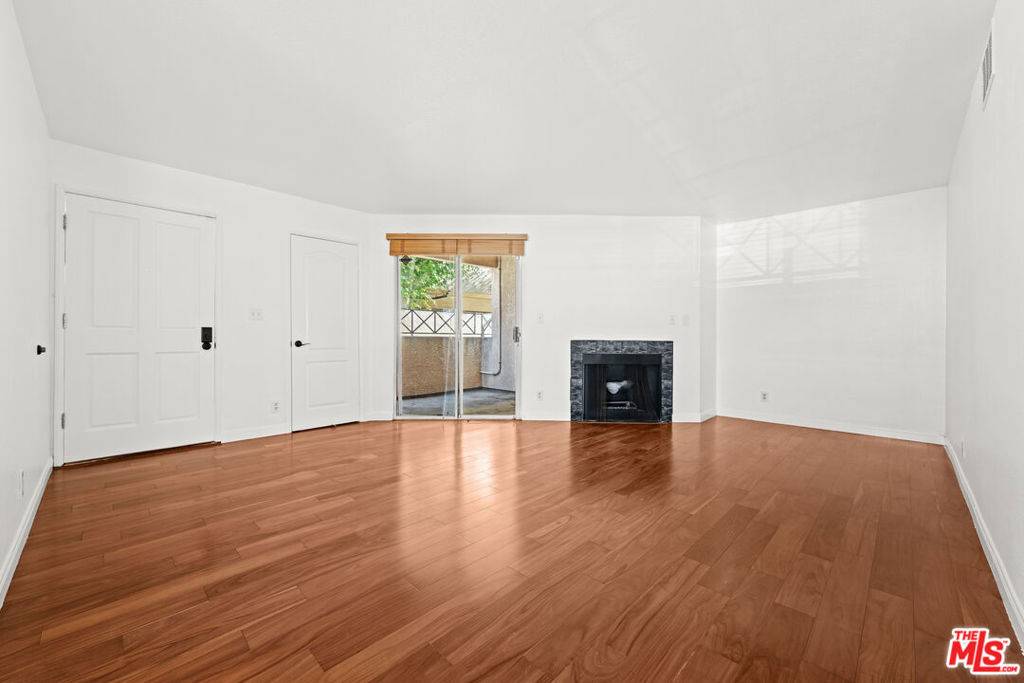 Inglewood, CA 90302,610 Venice WAY #101