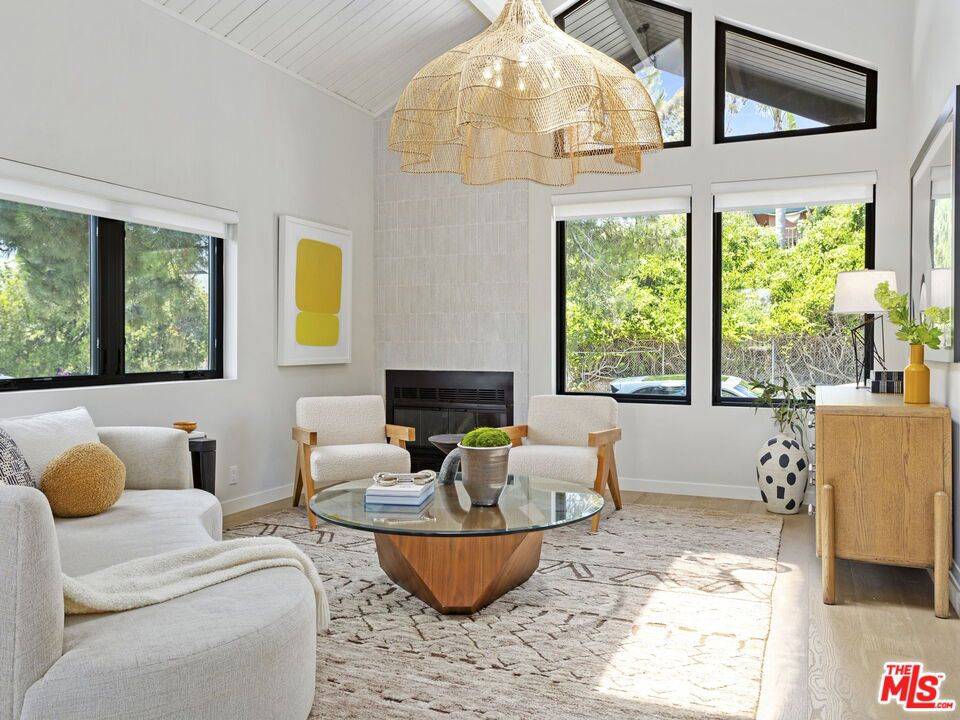 Los Angeles, CA 90026,2304 Vestal AVE