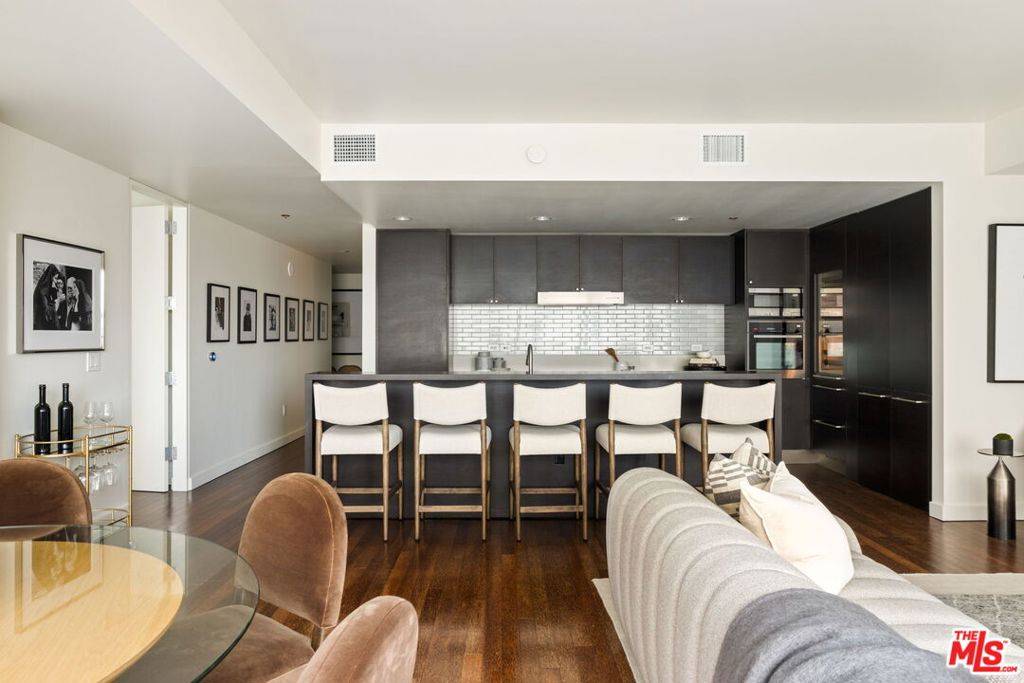 Los Angeles, CA 90028,6250 Hollywood BLVD #5N