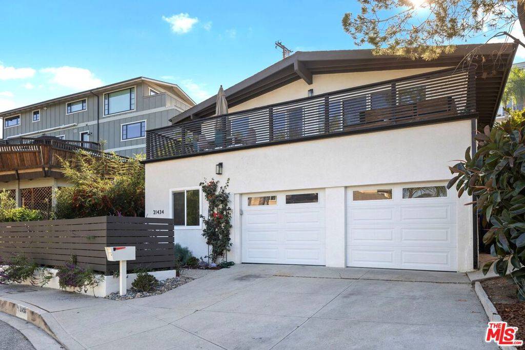 Woodland Hills, CA 91364,21434 Salamanca AVE