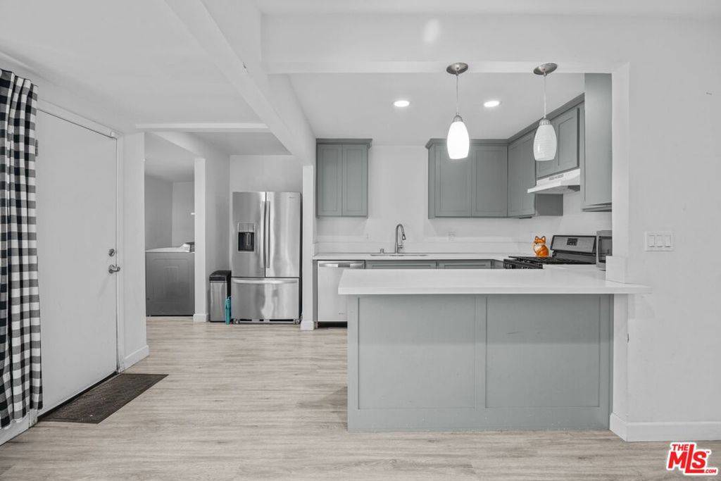 Los Angeles, CA 90059,12812 Clovis AVE