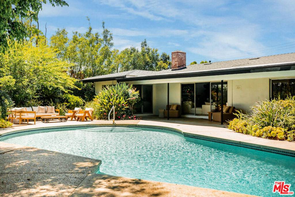 Los Angeles, CA 90046,2700 Carmar DR