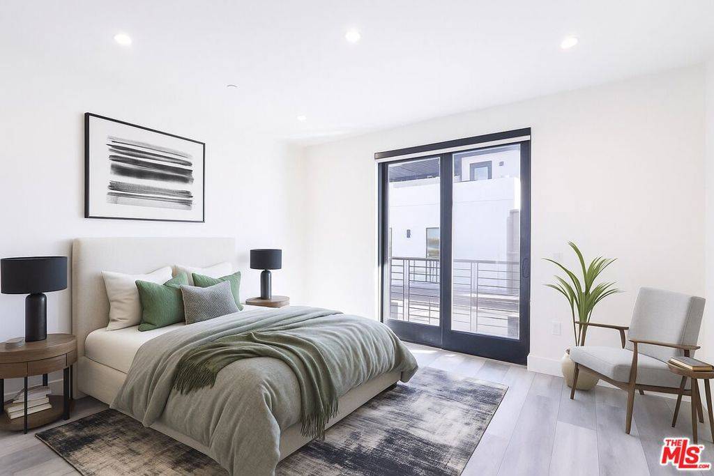 Los Angeles, CA 90066,11800 Courtleigh DR #404