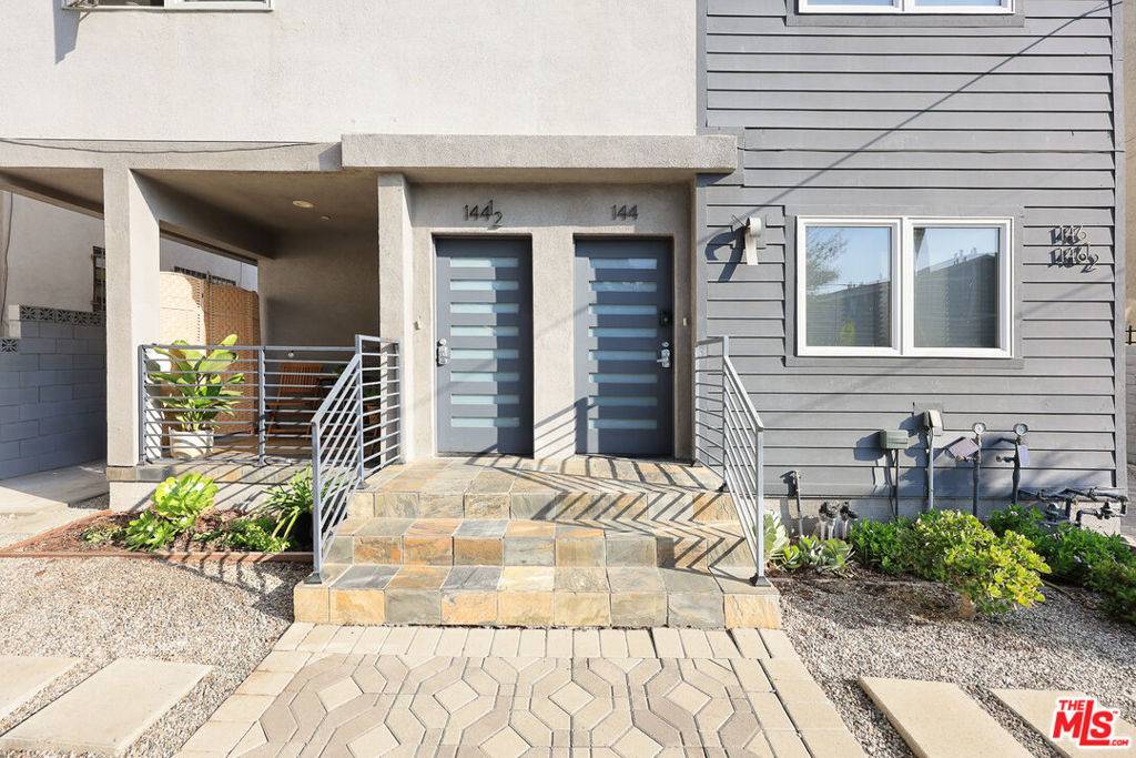 Los Angeles, CA 90026,146 Rosemont AVE