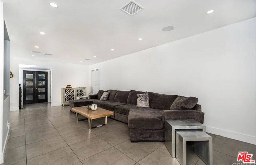 North Hollywood, CA 91606,6140 Rhodes AVE