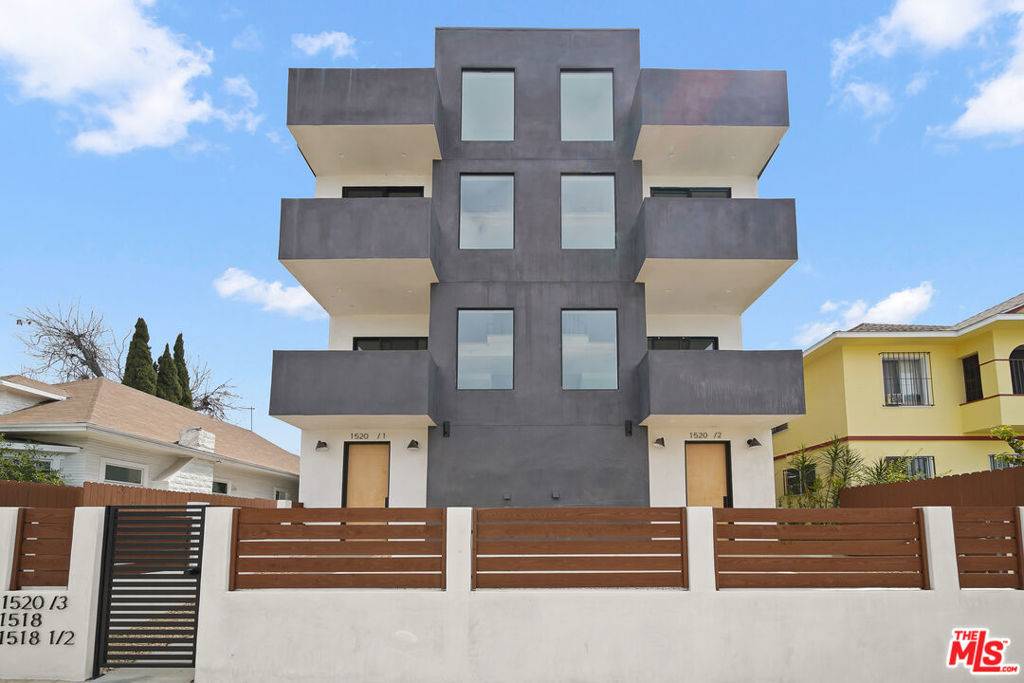 Los Angeles, CA 90006,1518 Magnolia AVE