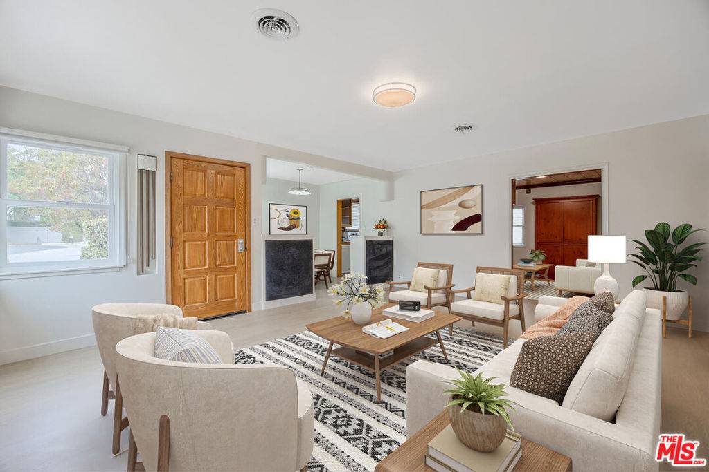 Los Angeles, CA 90049,210 S Bundy DR