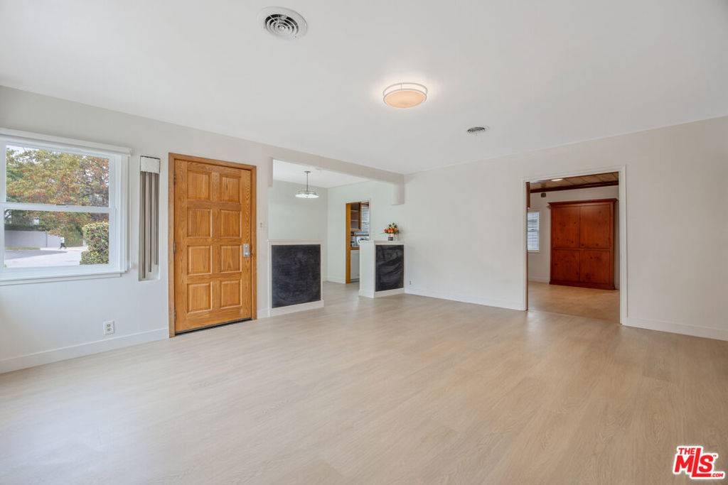 Los Angeles, CA 90049,210 S Bundy DR