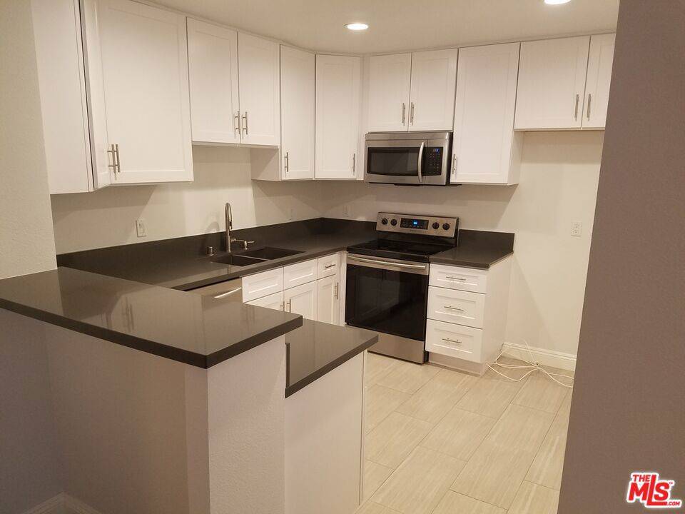 Santa Monica, CA 90403,827 2ND ST #106