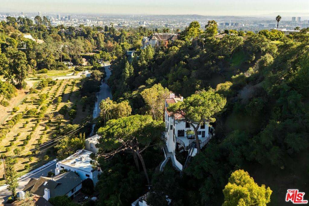 Beverly Hills, CA 90210,1301 N Beverly DR