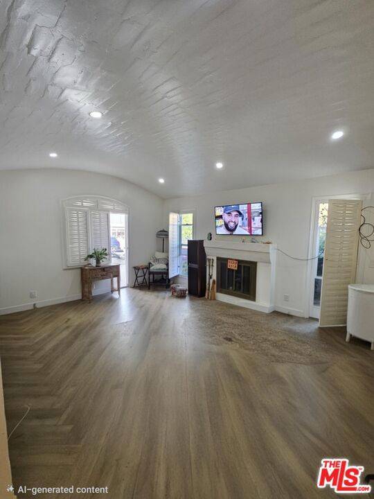 Los Angeles, CA 90019,5212 Packard ST