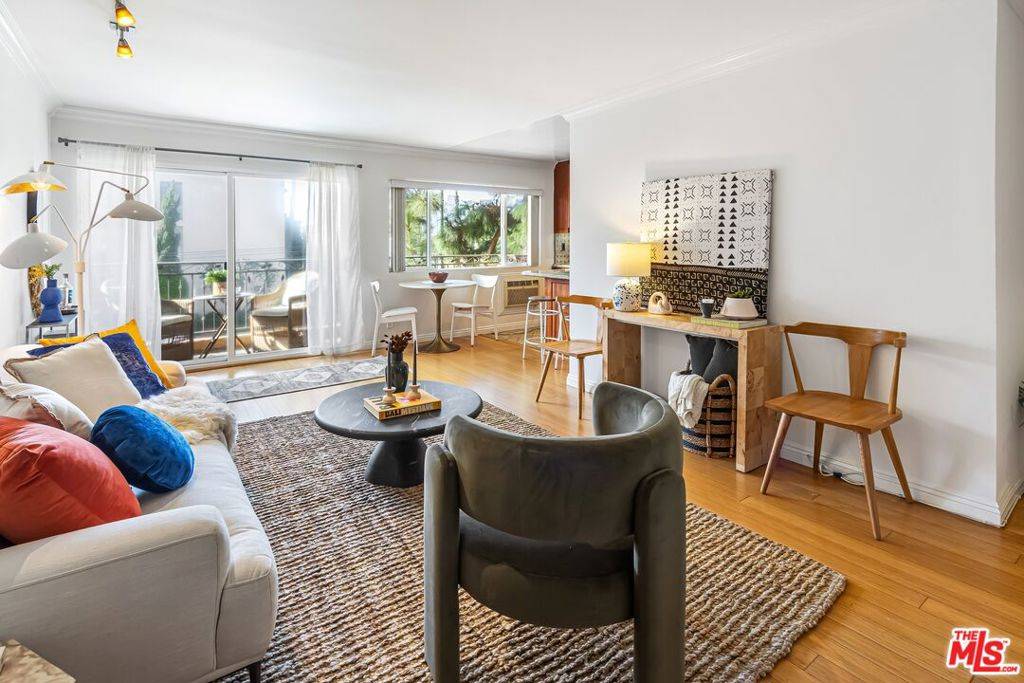 Los Angeles, CA 90049,1154 S Barrington AVE #201