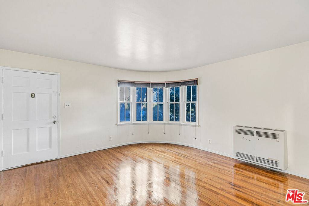 Los Angeles, CA 90016,3725 S Victoria AVE