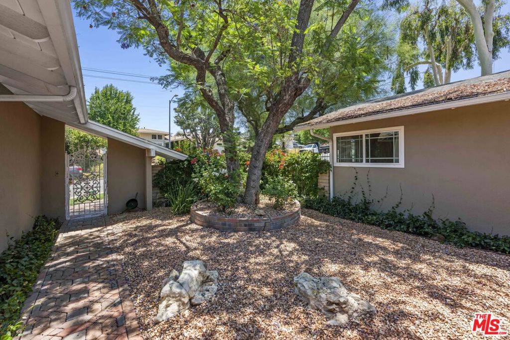 Woodland Hills, CA 91364,4701 Dunman AVE