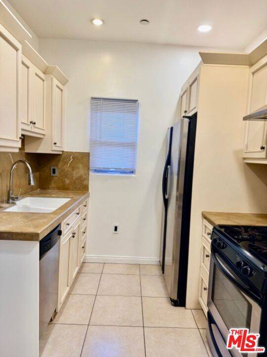 West Hollywood, CA 90046,917 N Sierra Bonita AVE #3