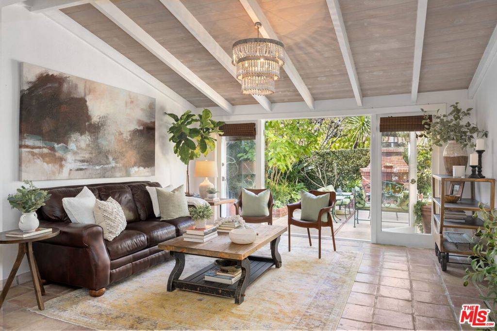 Newport Beach, CA 92663,213 Via Cordova