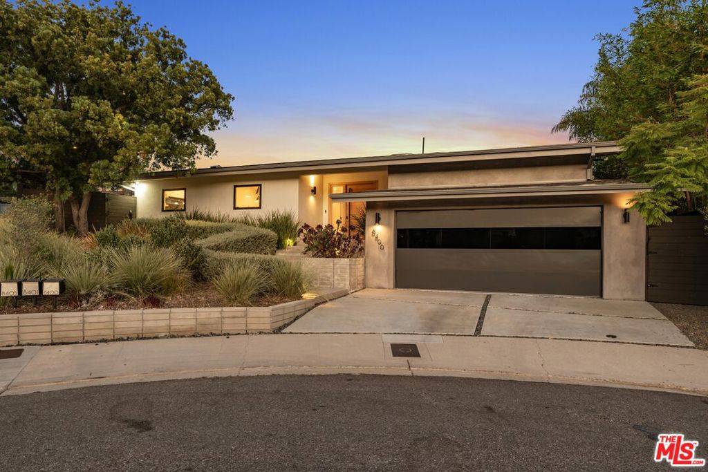 Los Angeles, CA 90046,8400 Edwin DR