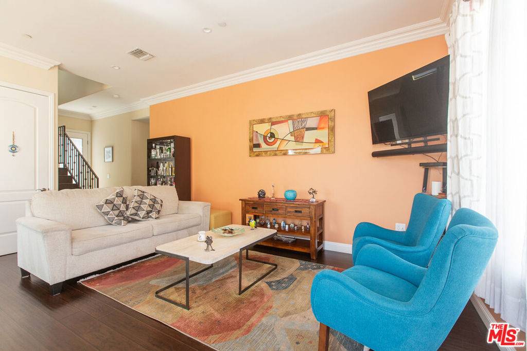 North Hollywood, CA 91605,7617 Lilly WAY