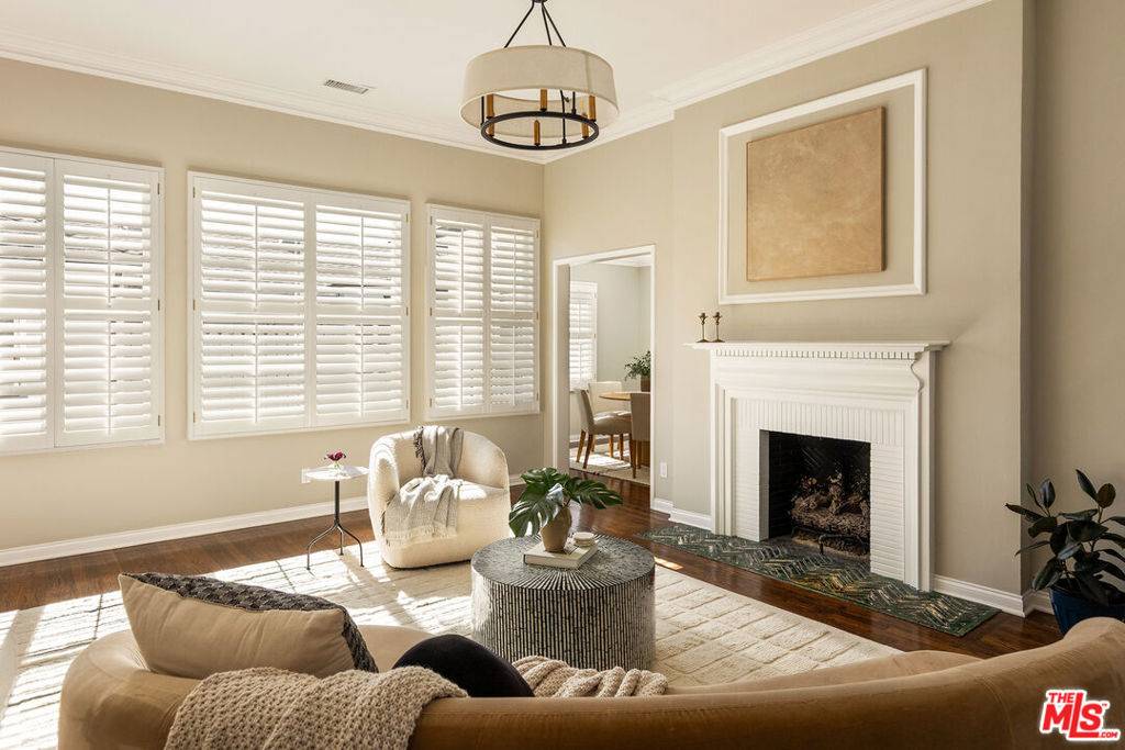 Los Angeles, CA 90048,118 1/2 N Flores ST