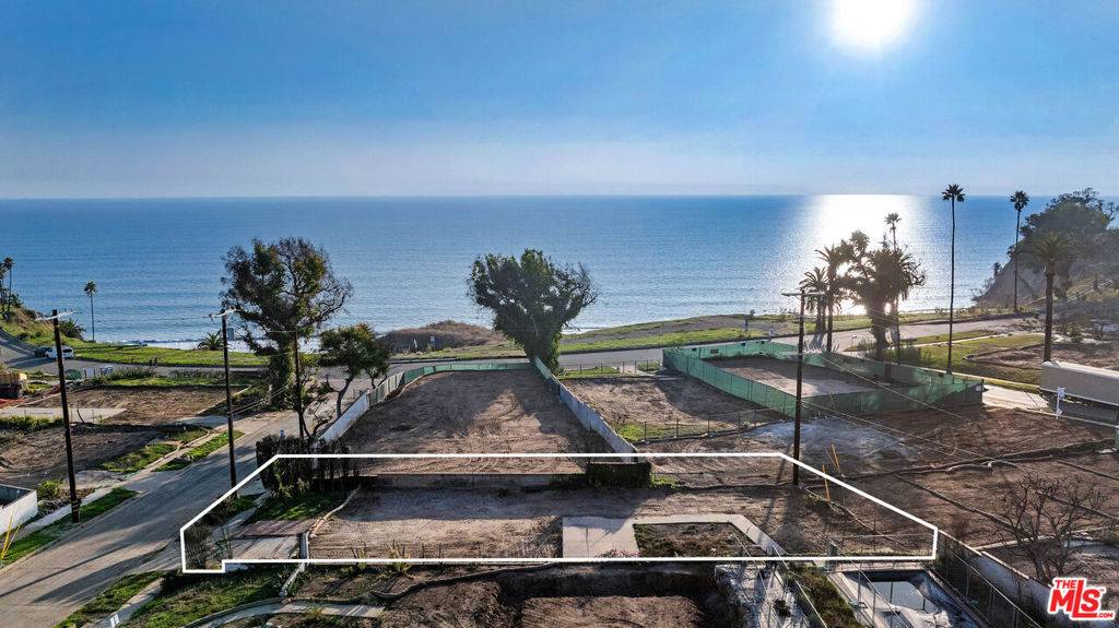 Pacific Palisades, CA 90272,321 Lombard AVE