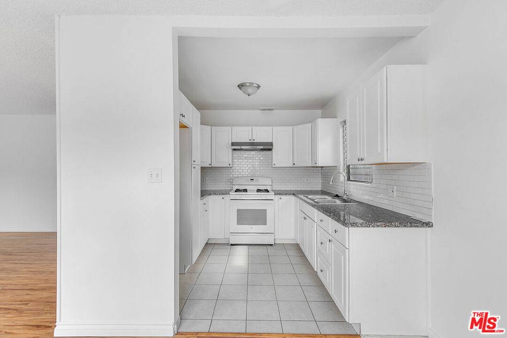 Los Angeles, CA 90027,1800 N Harvard BLVD #21