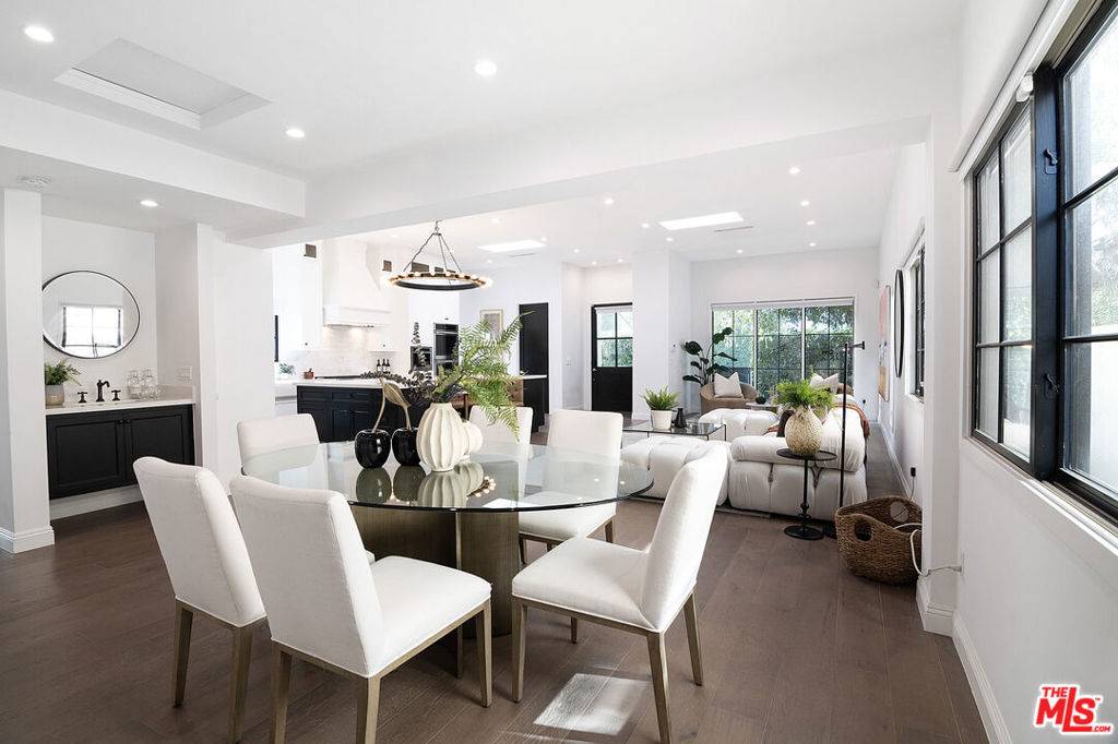 Los Angeles, CA 90036,638 N Sierra Bonita AVE