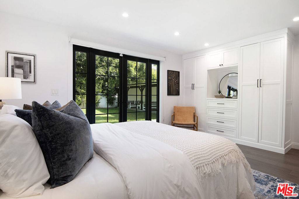 Los Angeles, CA 90036,638 N Sierra Bonita AVE