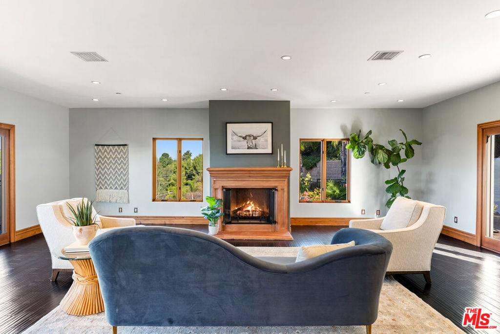 Calabasas, CA 91302,24410 Mulholland HWY